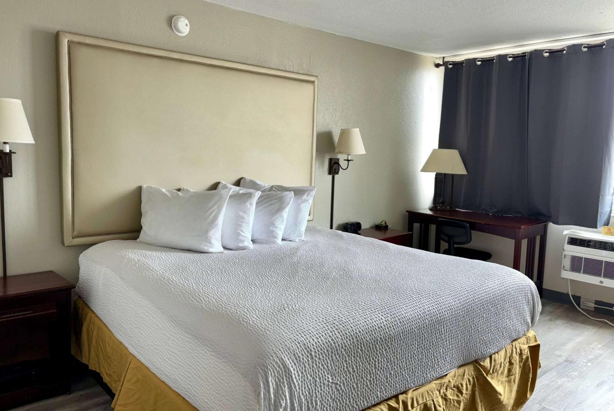 Baymont By Wyndham Keokuk Hotel Exterior photo