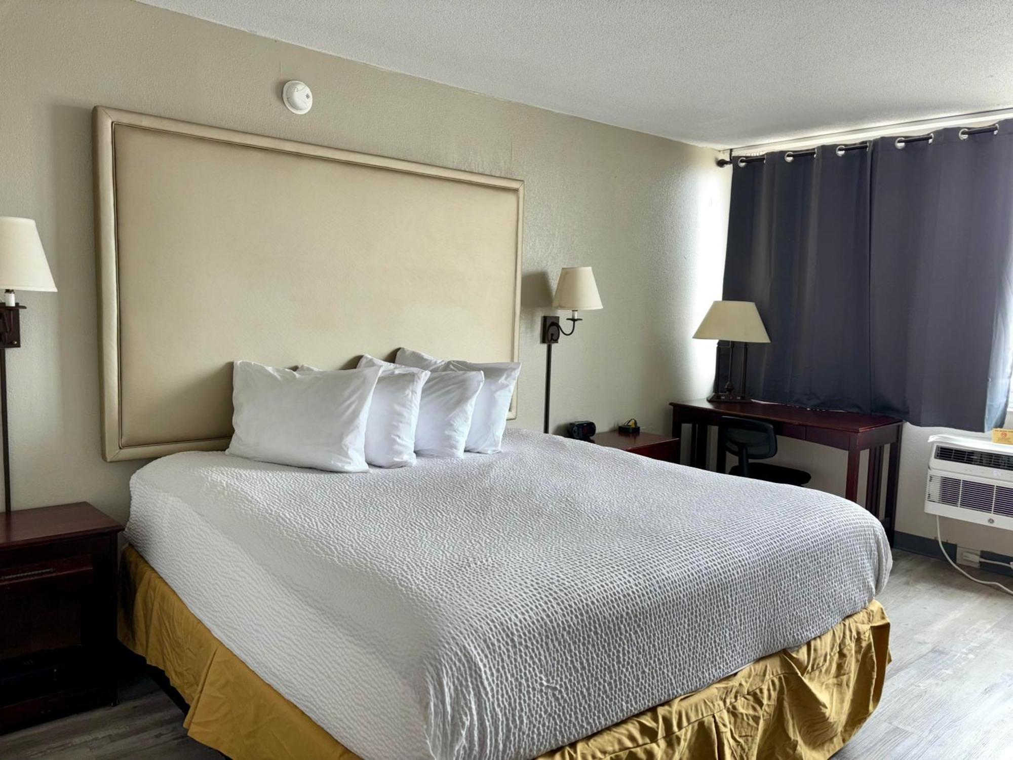 Baymont By Wyndham Keokuk Hotel Exterior photo